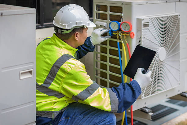 Professional Hvac technician working in Bluffton, OH